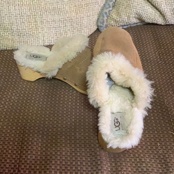 Ugg Clogs US sz6 - Picture 2 of 6